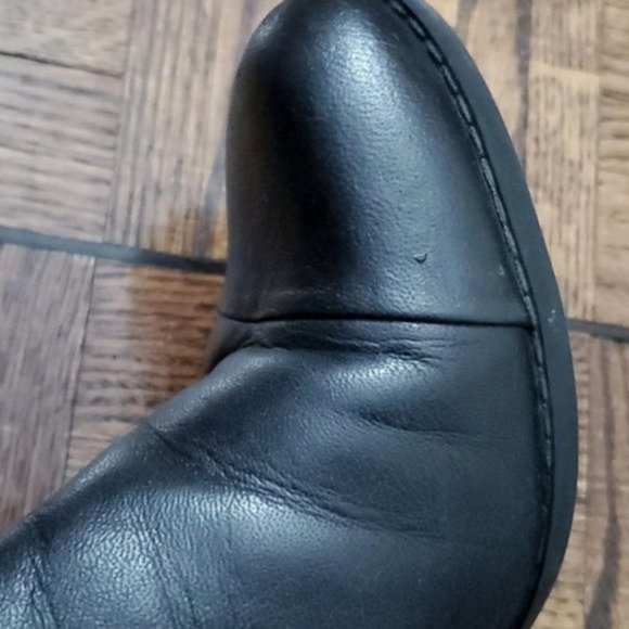 Clark's Leather Ankle Boots with zipper back and Rubber Bottom- Size 8M - Picture 16 of 16